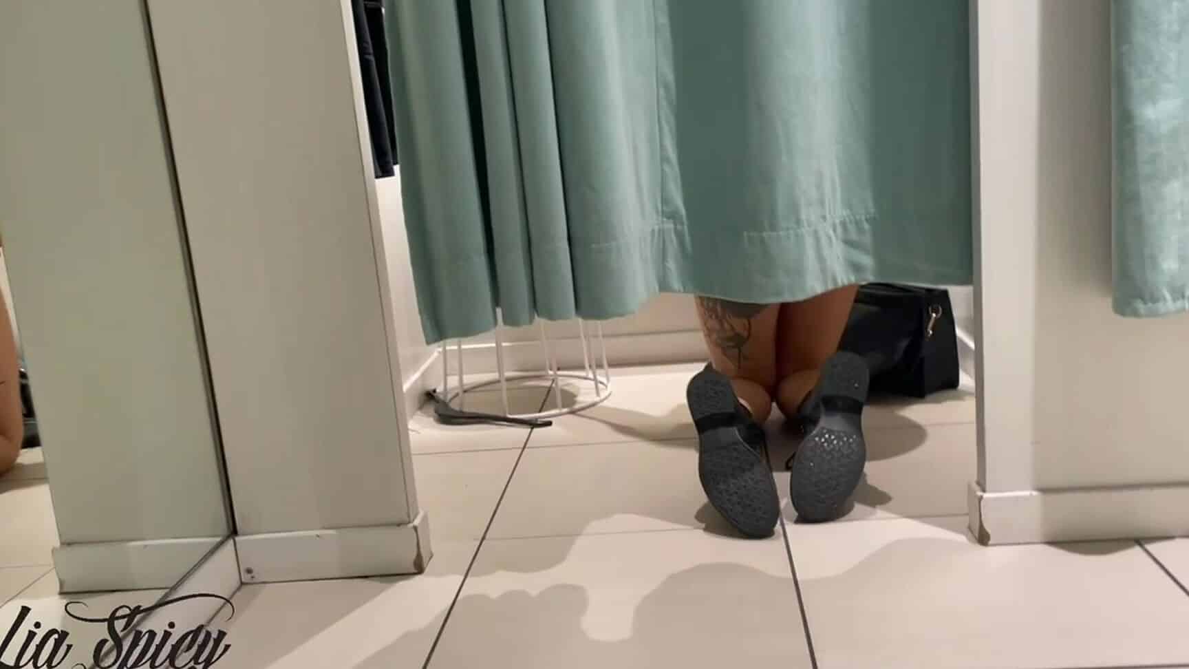 Lia Spicy 24 _ Chasse au trÃ©sor _ Exhib dans les magasins du MANS (72)