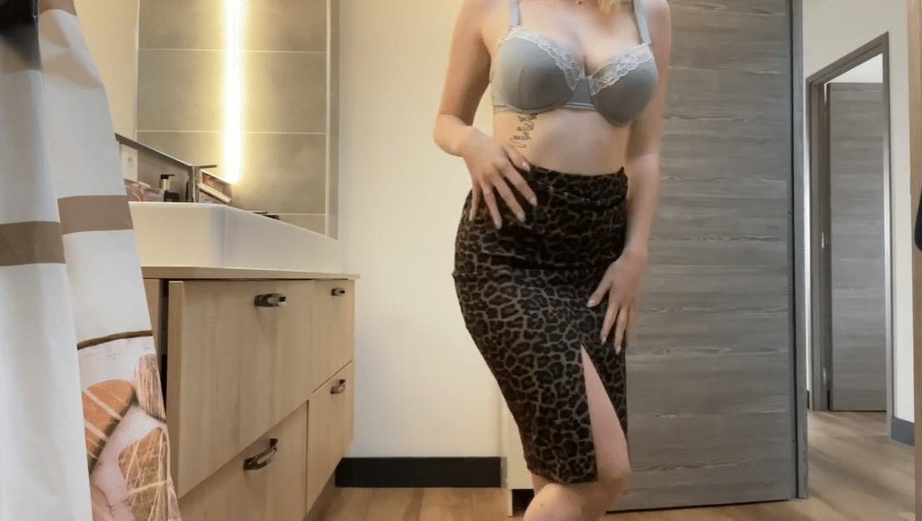 Mrsmrb _ 13 _ Solo dans la salle de bain – je me dÃ©nude et me masturbe pour toi