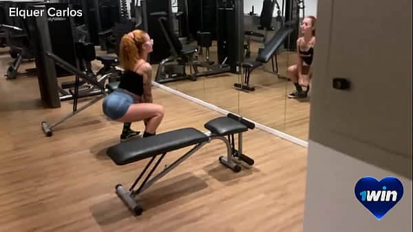 Dracarys a vizinha safada atacando na academia do prÃ©dio. Pediu pau na buceta na boca e no cu.