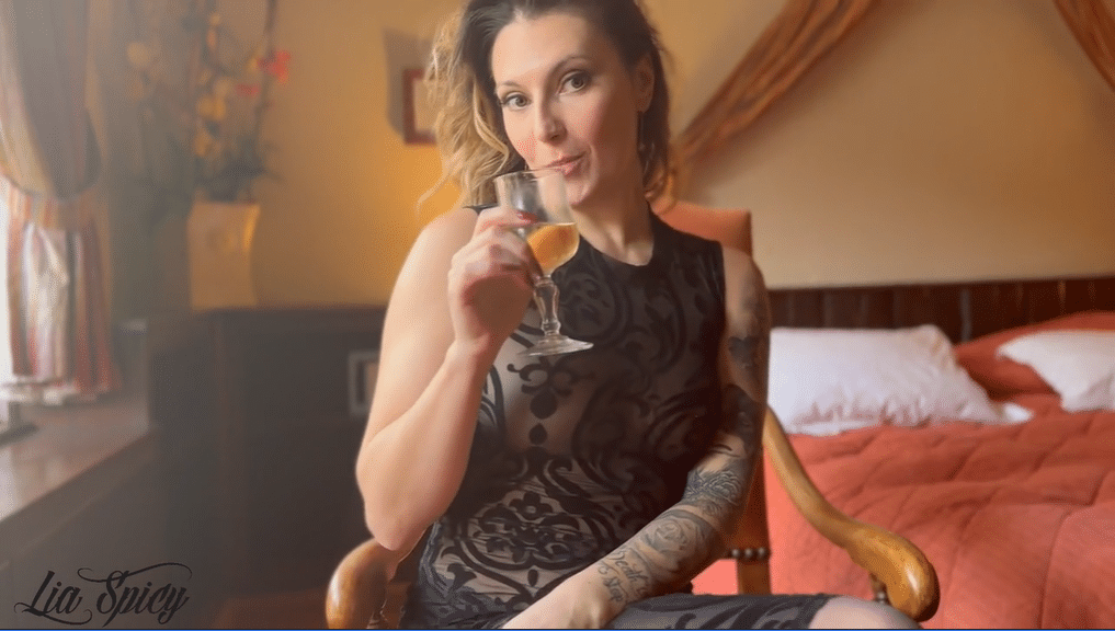 Lia Spicy 91 _ 100% POV – AprÃ¨s le Restau je t&rsquo;invite Ã  boire un dernier verre et me baiser