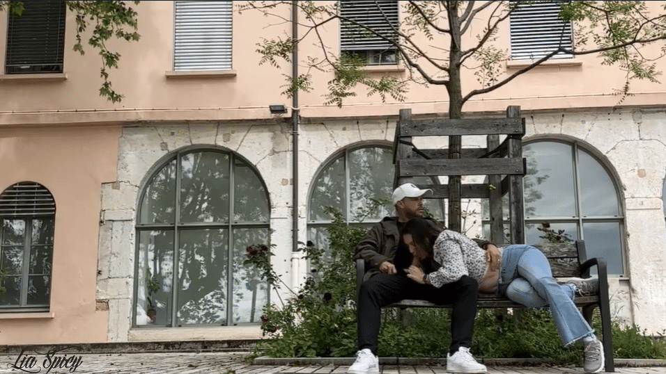 Lia Spicy Onlyfans French 113 – Exhib Lyonnaise – Pipe sur un Banc Public et Ã  FourviÃ¨re