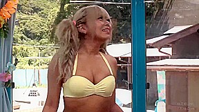 241103ãƒ“ãƒ¼ãƒã§æ°´ç€ã®å­ã¨ãƒãƒ¡ãƒãƒ¡h2