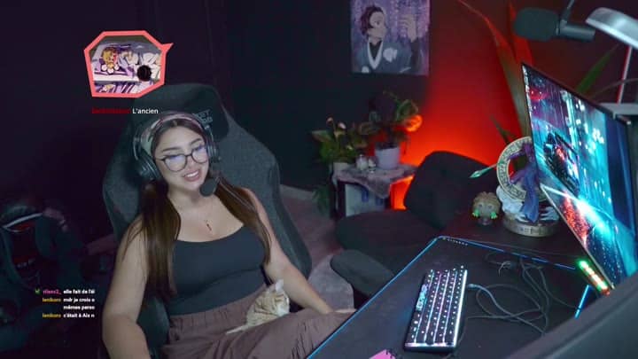 Julia bayonetta PrÃ©sentation de sa chatte 2025-05-22